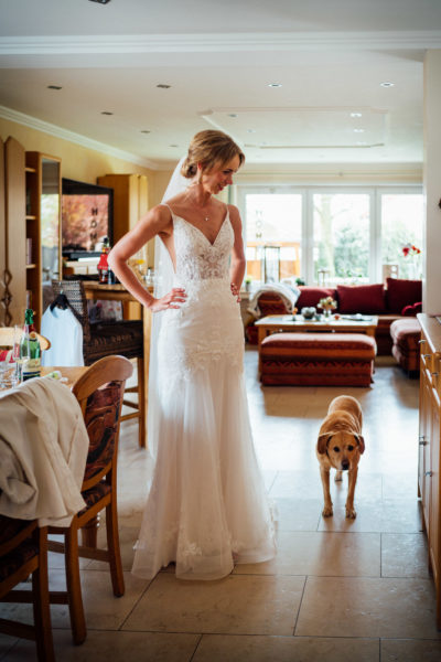 Hochzeitsfotograf, Heiraten in Delbrück, Braut mit Hund, Vorbereitungen, Getting Ready