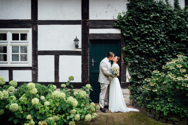 Hochzeit, Das Gastliche Dorf, Hirtenkapelle, standesamtliche Trauung, Braut, Bräutigam, Hochzeitsfotograf