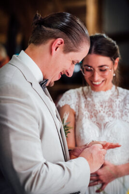 Hochzeit, Das Gastliche Dorf, Hirtenkapelle, standesamtliche Trauung, Braut, Bräutigam, Hochzeitsfotograf